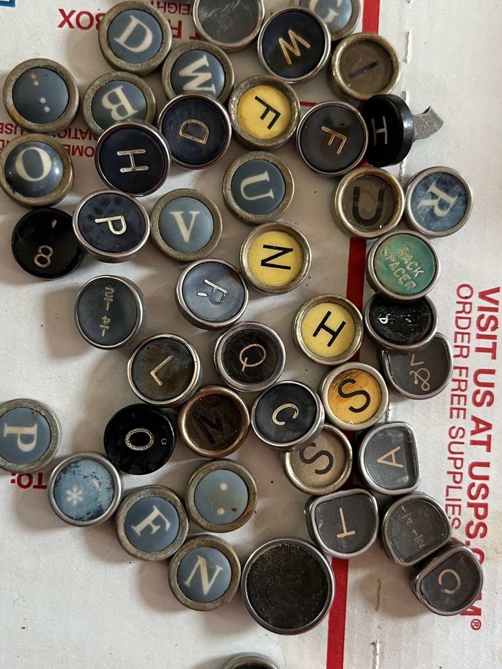 Vintage TYPEWRITER KEYS mixed lot of 46 - Picture 2 of 16